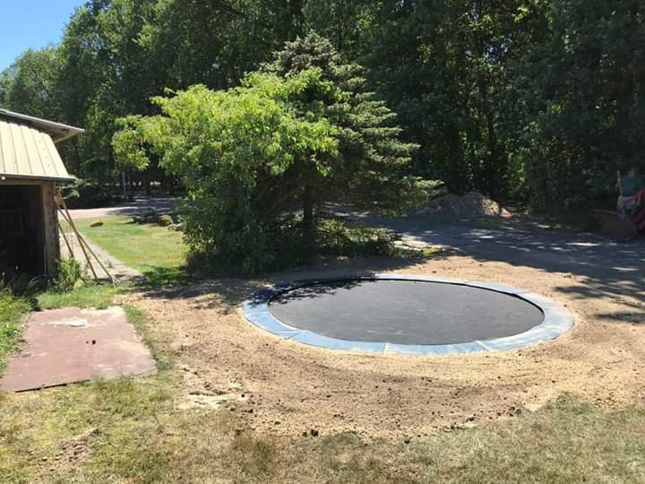 trampoline uitgraven met Atlas minigraver